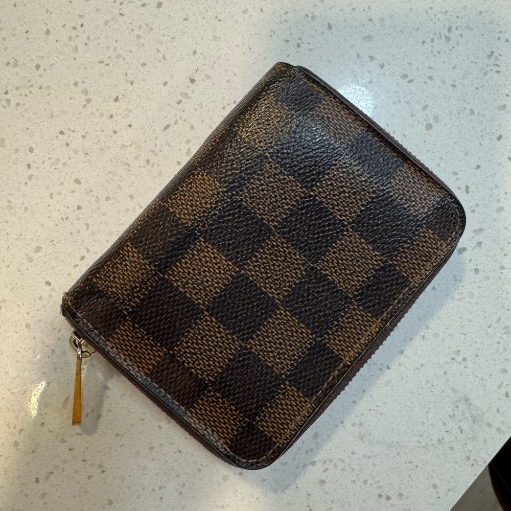 Authentic louis vuitton compact zippy wallet